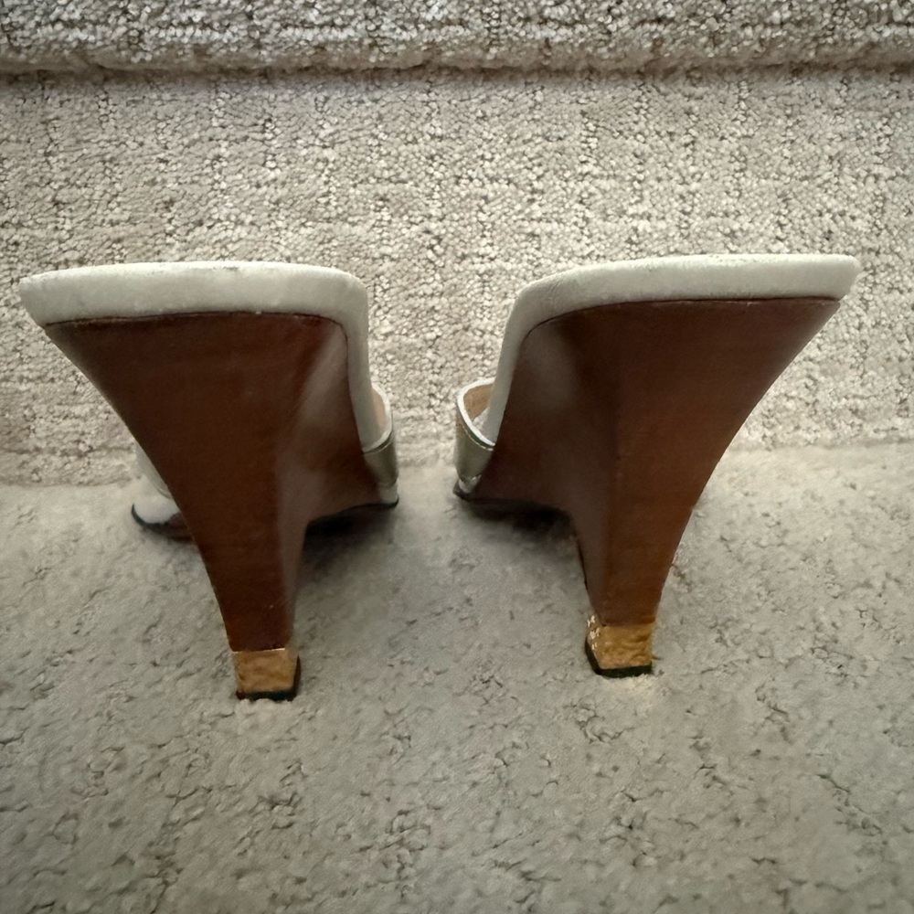 Louis Vuitton Green and Tan Heels - Picture 4 of 8